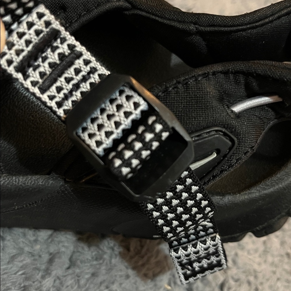 Nike Women’s Hiking Oneonta Black White Sandals-Waterproof outdoor,, walking, - Picture 6 of 6